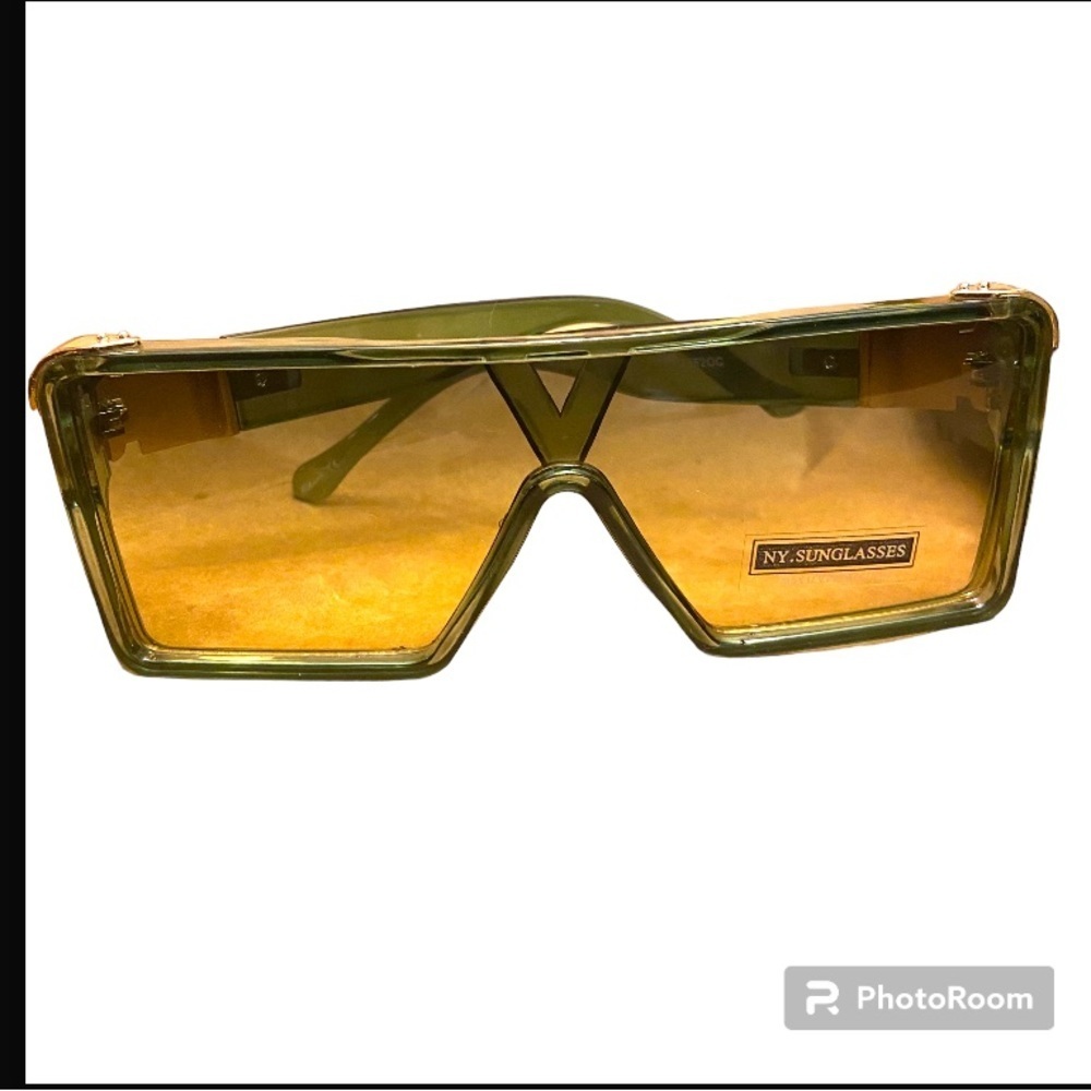 New York Sunglasses Trendy Green Lucite Square and Gold Metal Large Frame Shades - Picture 2 of 3